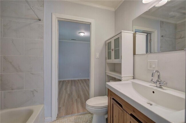 Building Photo - 447 Floyd St SE