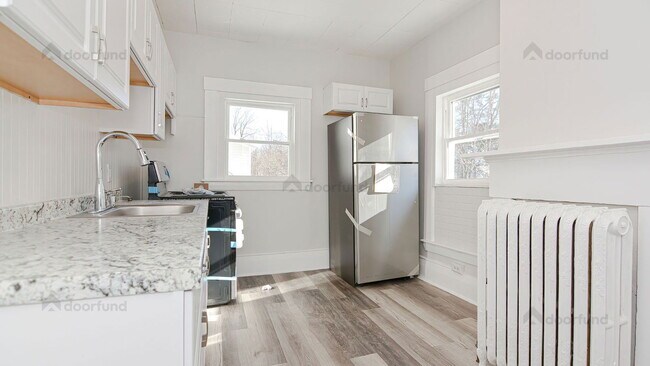 Building Photo - 220 S Main St