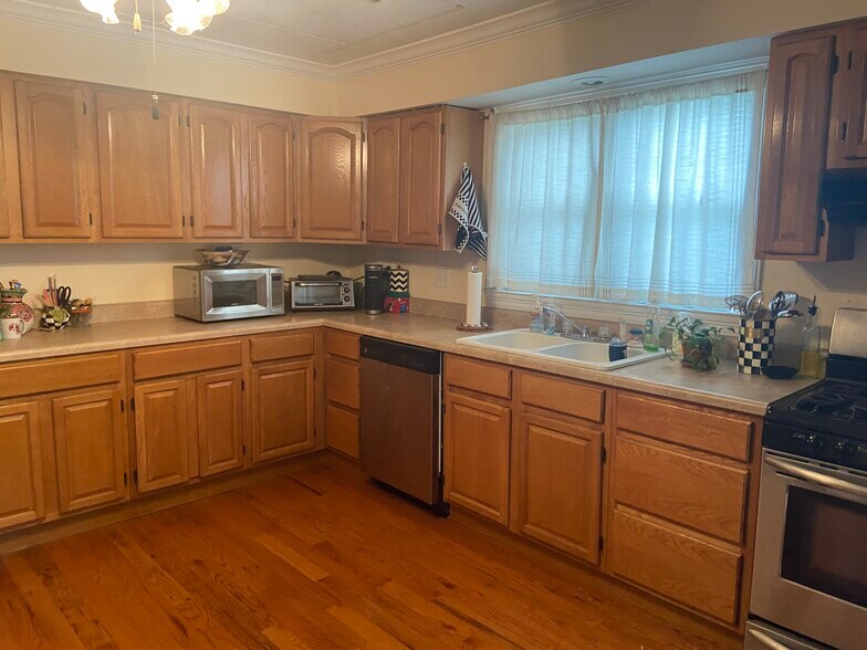 Kitchen - 129 34th St