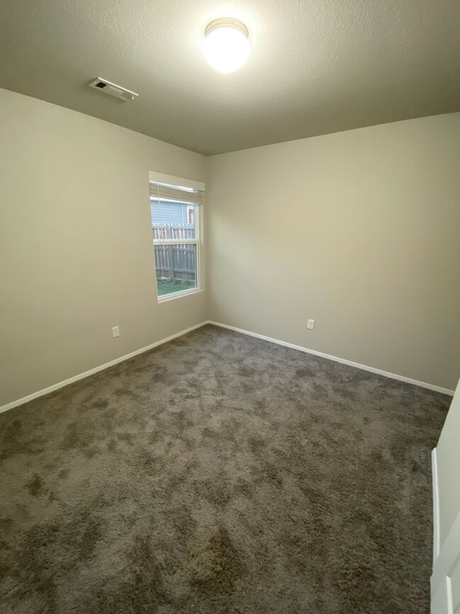 Building Photo - 4616 W Hoover Loop