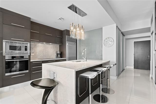 Building Photo - 900 Biscayne