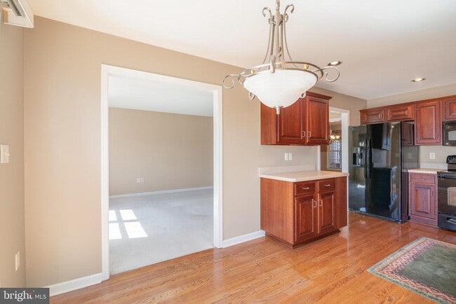 Building Photo - 5150 Mendenhall Dr.