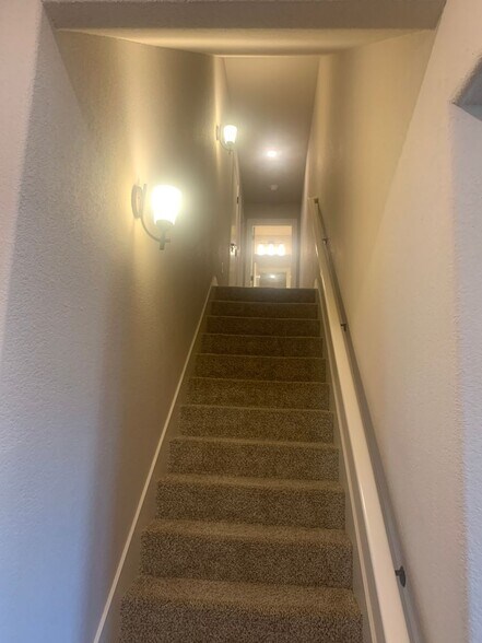 Building Photo - 1630 Abbey Ln