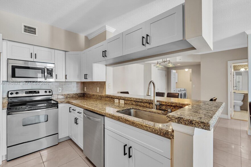 Building Photo - 17150 N Bay Rd