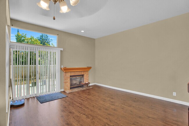 Building Photo - 40170 Tanager Cir
