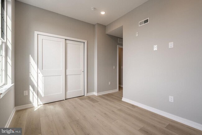 Building Photo - 713 S Mildred St
