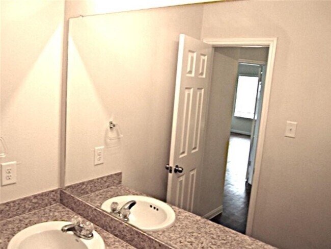 Building Photo - 22323 Queenbury Hills Dr