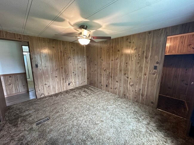Building Photo - Inviting 3 Bedroom - 2 Bath Home with Lots...