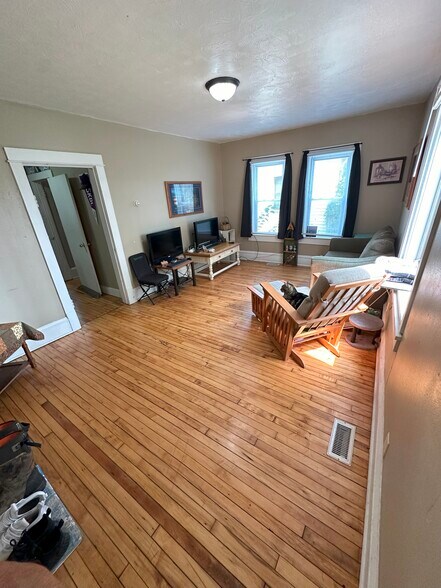 Building Photo - 1749 Wordsworth Ave