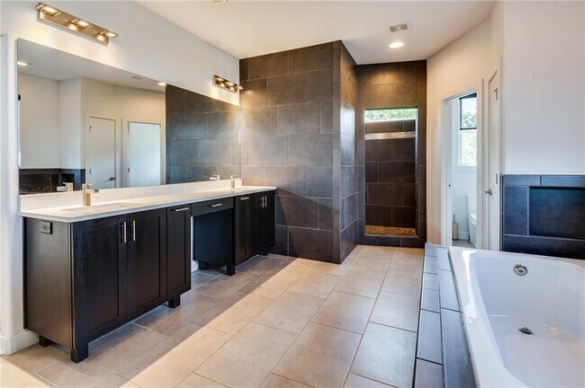 Building Photo - 612 S 58th Ct