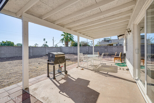 Building Photo - 9819 N 67th Dr