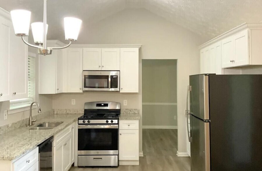 Building Photo - 3261 Sugar Creek Falls Ave SE