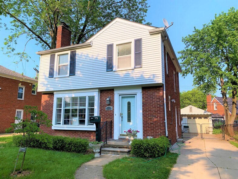 Building Photo - 1527 S Eton St