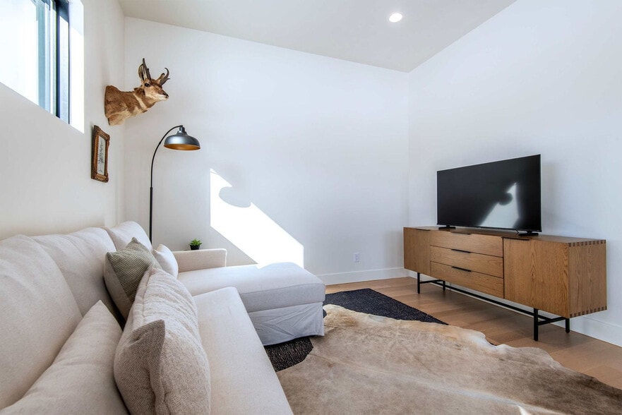 Building Photo - 9461 Timberline Loop