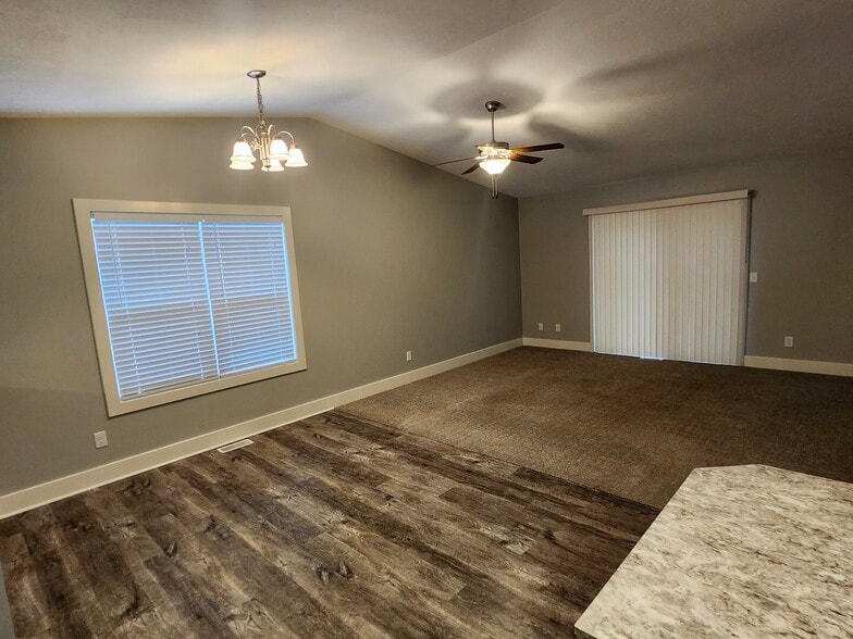 Building Photo - 798 Weatherwood Dr SE