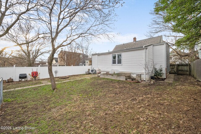 Building Photo - 1820 Sherwood Ave