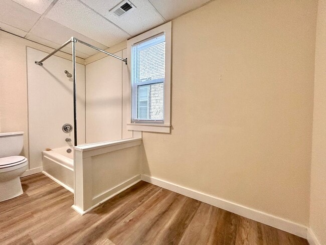 Building Photo - 1123 Pine St