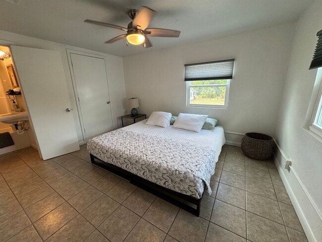 Building Photo - 1 Bedroom, 1 Bath Furnished Apartment in Branford