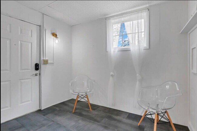 Building Photo - The Artist's Apt. | 1BR | Short North | +Parking