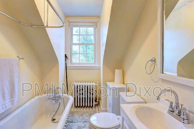 Building Photo - 5304 Springlake Way