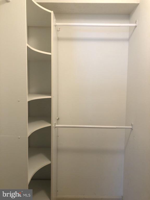 Building Photo - 6320 Bayberry Ct