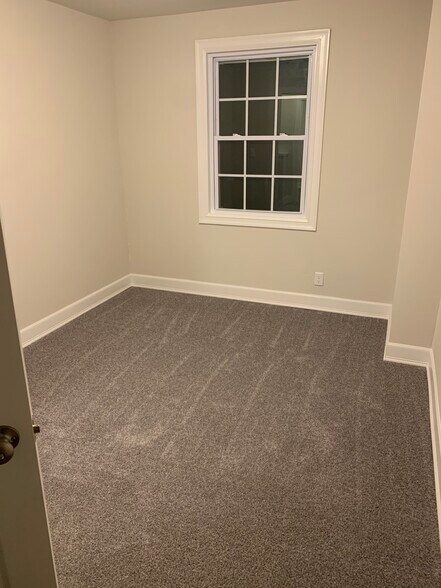 Bedroom#1 - 281 Oak Dr