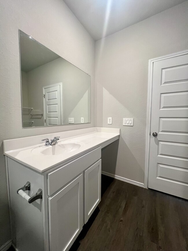 Building Photo - 596 Jennifer Wy