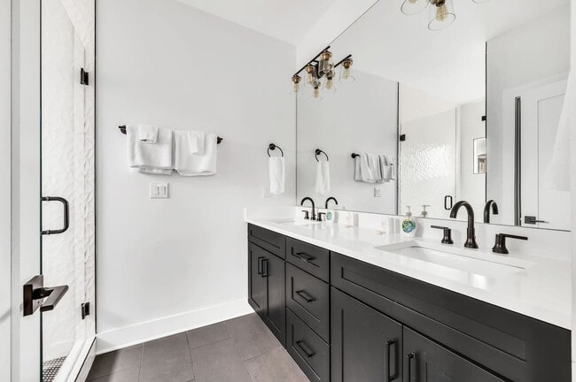 Building Photo - 1332 3rd Ave N