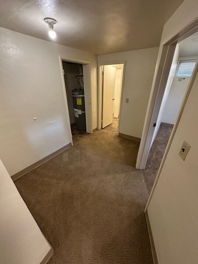 Building Photo - (487) 25th Street Duplex  2 Bdrm / 1 Bthrm