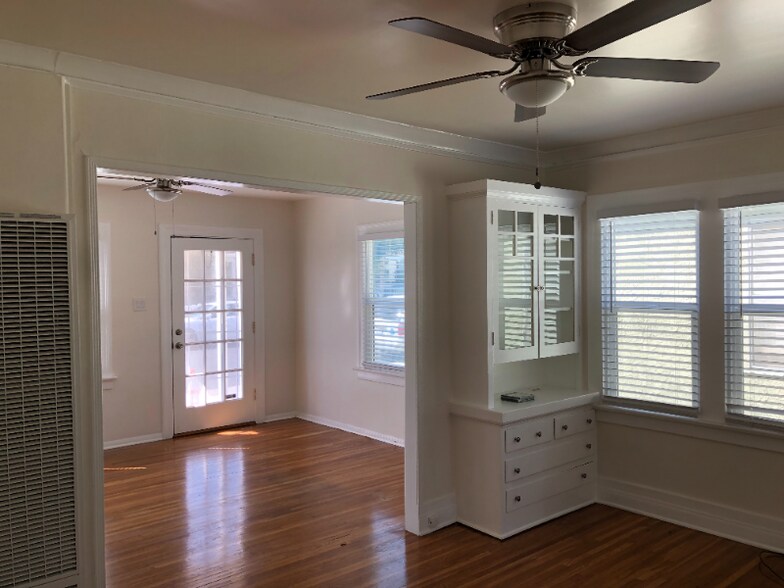 Building Photo - 3824 Goldwyn Terrace