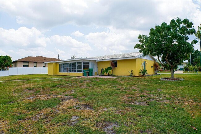 Building Photo - 644 Bonita Ct