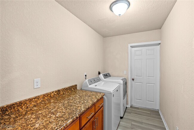 Primary Photo - 1022 NE 14th Ave