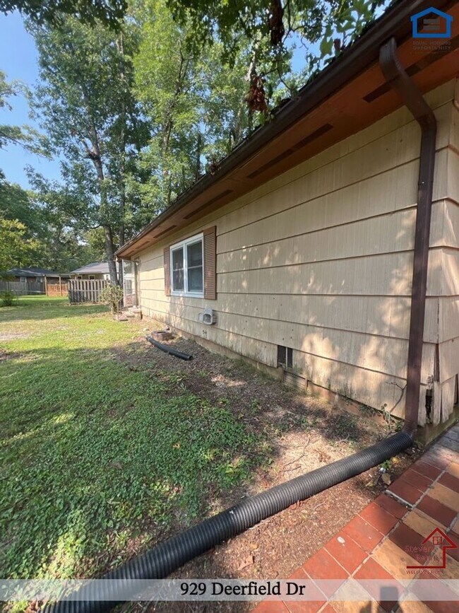 Building Photo - 929 Deerfield Dr