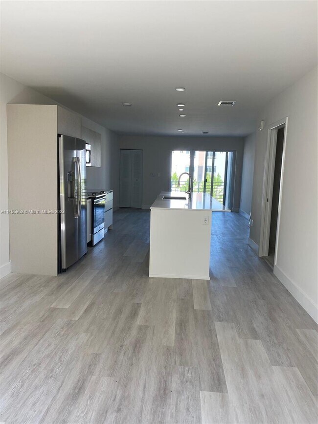 Building Photo - 2561 NE 193rd St