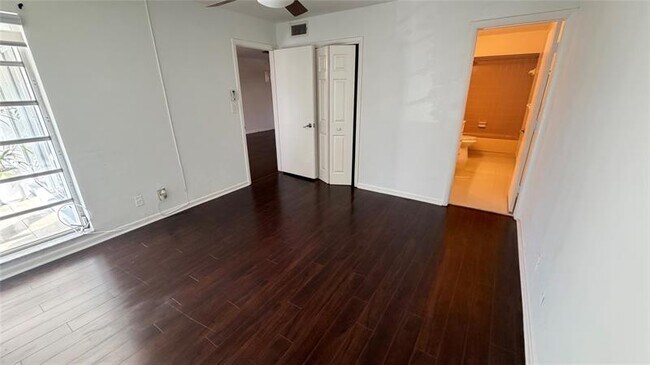 Building Photo - 3040 NE 16th Ave