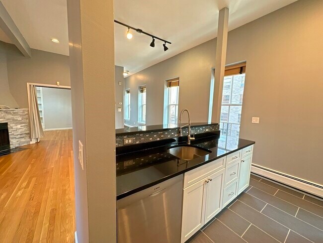 Building Photo - 11 Appleton St