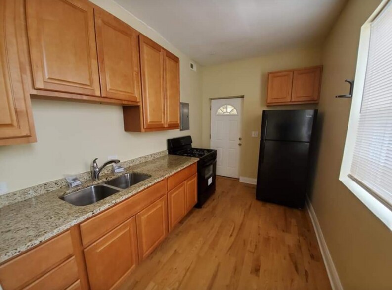 Building Photo - 6507 S Ingleside Ave