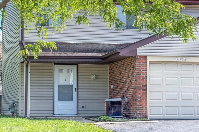 Building Photo - 1405 Merrimac Ln N