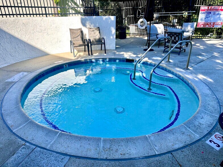 Building Photo - 4648 Park Granada