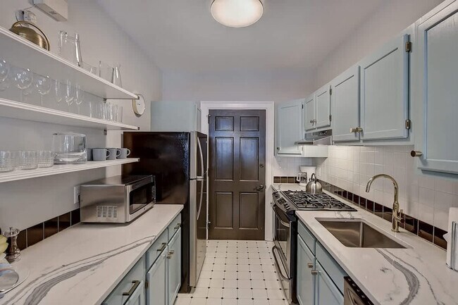 Building Photo - 518 Lamar Ave