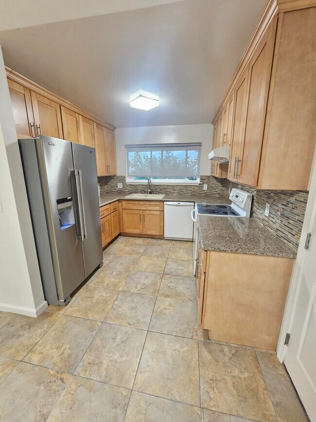 Building Photo - 2253 Hamlin Dr