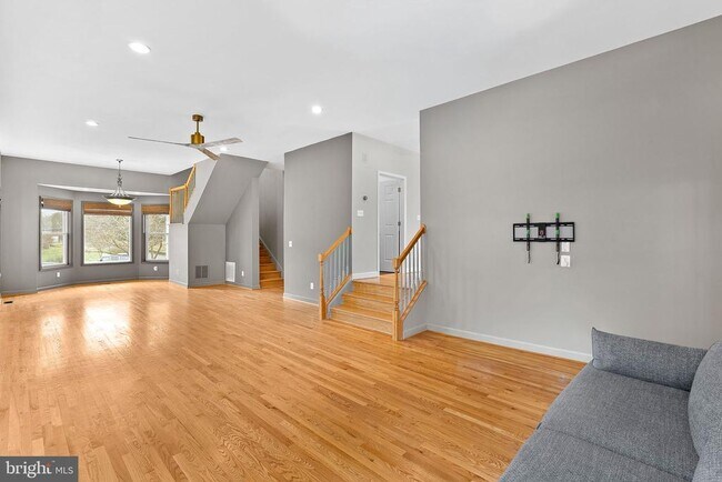 Building Photo - 19451 Youngs Cliff Rd