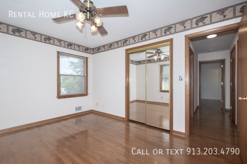 Building Photo - 9151 Somerset Dr