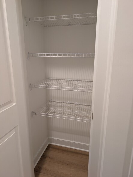 Building Photo - 2005 Henson Norris St