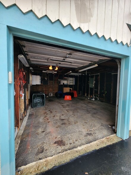 Building Photo - 161 Thayer St