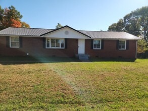 Building Photo - Half off 1st months rent.