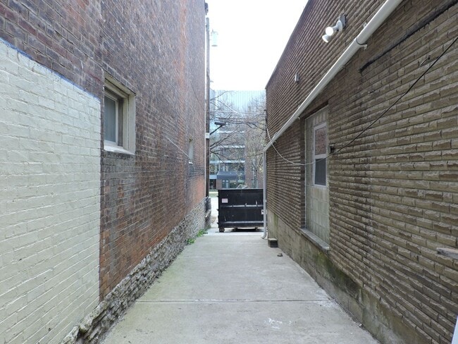 Building Photo - 2822 Jefferson Ave