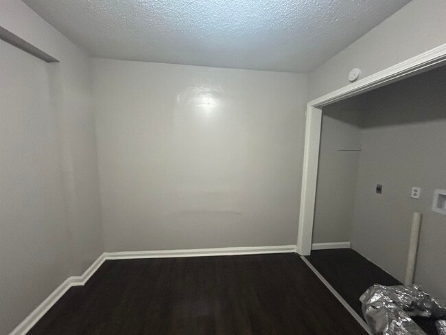 Building Photo - 2926 Mimosa Ave