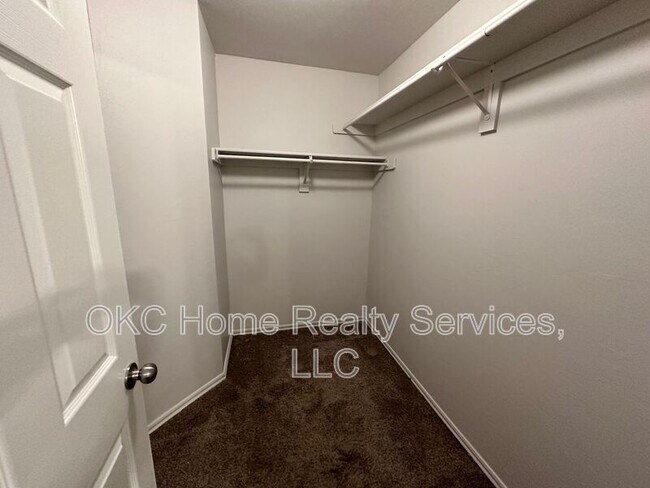 Building Photo - 1933 Autumn Way