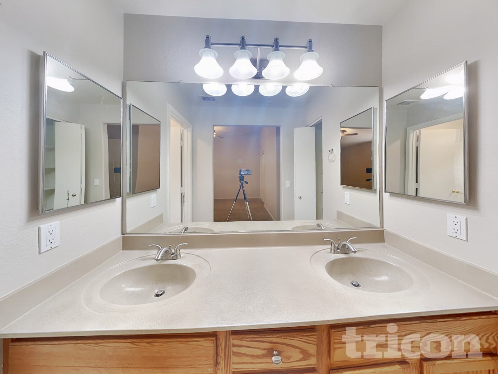 Building Photo - 5521 N 103rd Dr